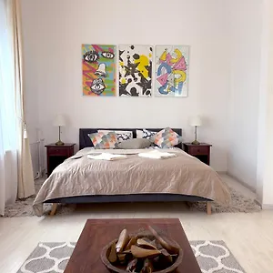 https://elegant-125m2-apartment-in-center-of-budapest.inbudapesthotels.com