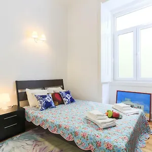 https://lisbon-secret-charming-baixa-4-bedroom-apartment.hotels-lisbon-portugal.com